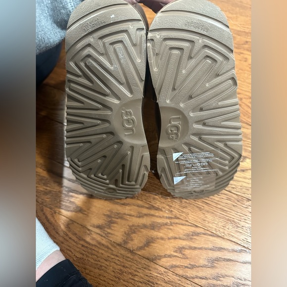 UGGs- Never worn (Size 4) - Picture 2 of 5